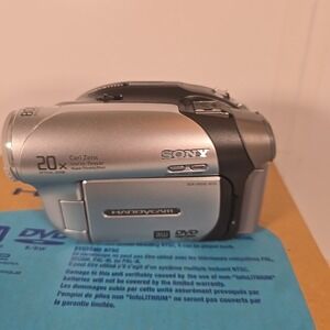 Sony Handycam DCR-DVD92 DVD Video Camera w/2 Batteries No Charger Powers On